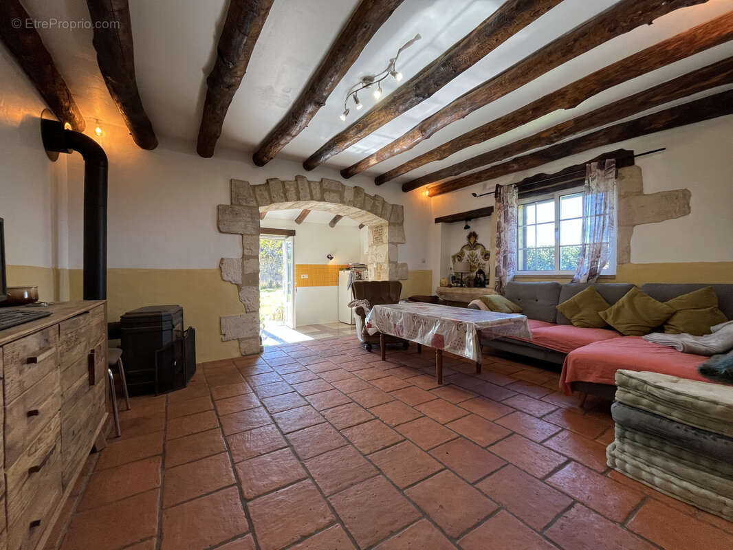 Maison en pierres avec grange sur 4500 m2 de terrain - photo 9