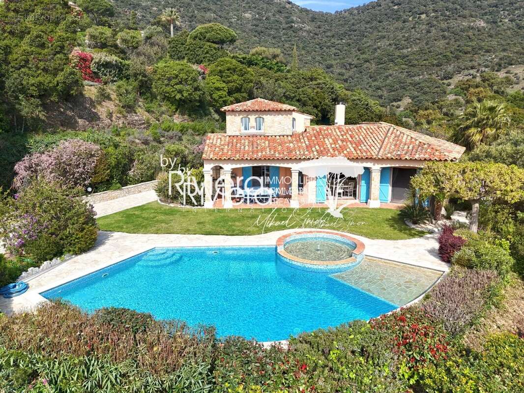 Propriété provençale avec vue mer et piscine ! - photo 5