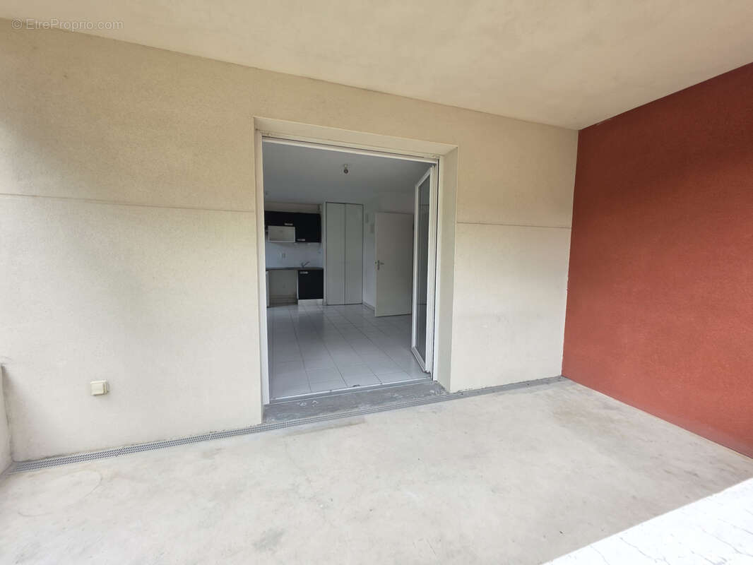 T2 libre terrasse et parking - photo 12