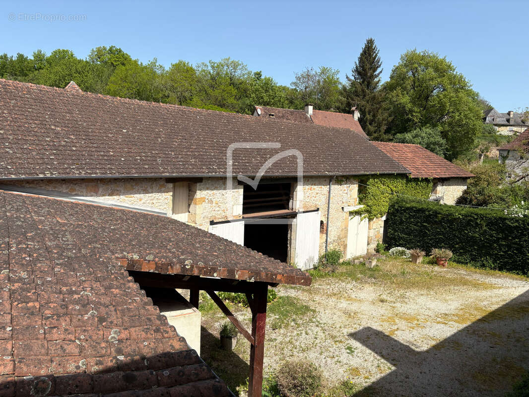 Maison à AZERAT