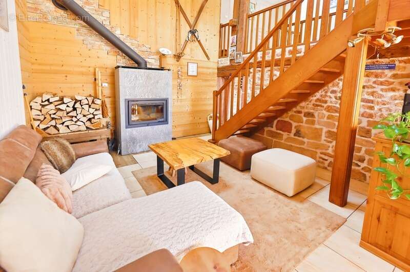 Maison à LA CHAPELLE-DEVANT-BRUYERES