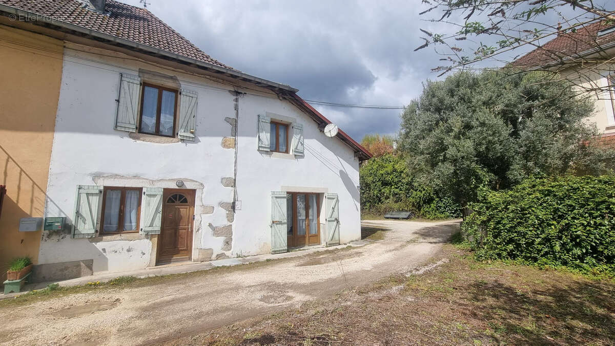 Maison à MASSIGNIEU-DE-RIVES