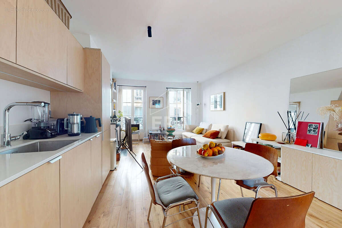 Appartement à PARIS-17E