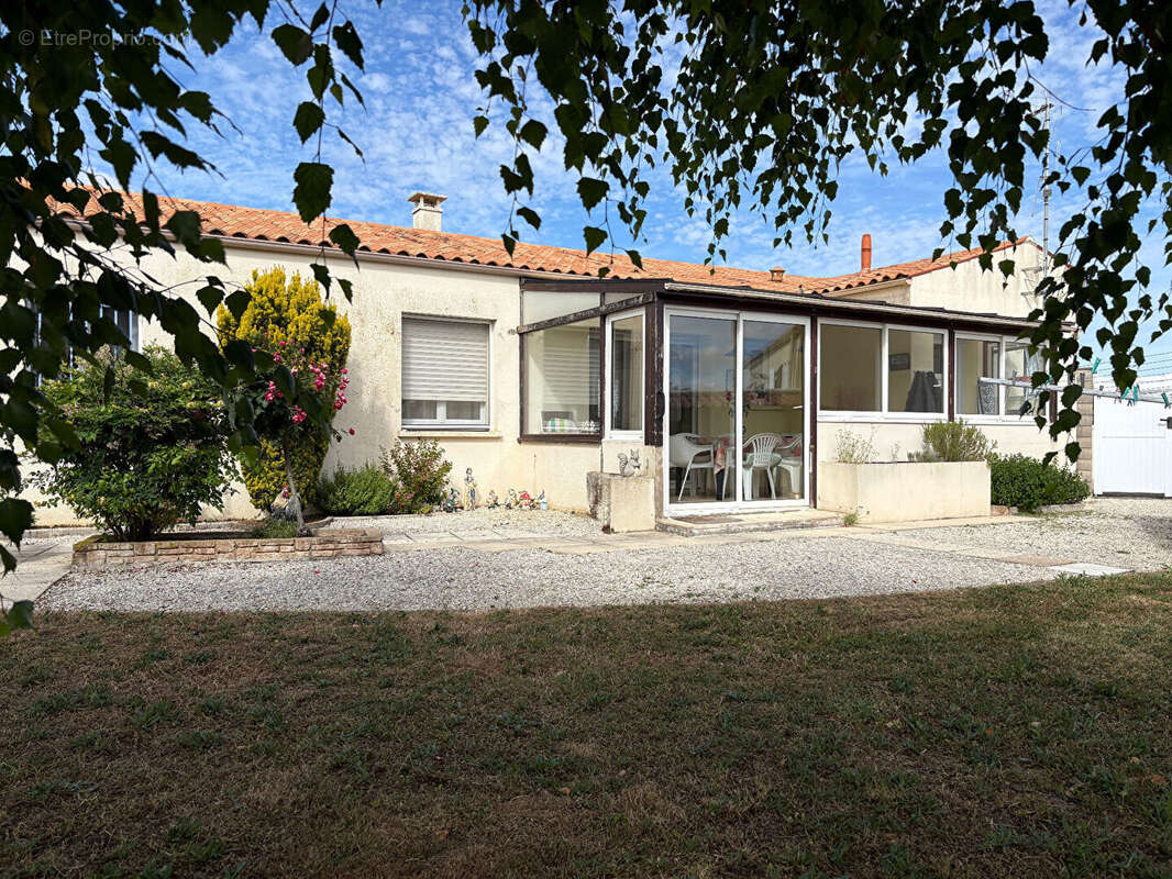 Maison à SURGERES