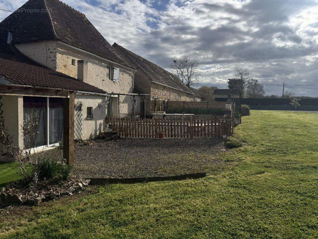 Maison à LIGNAC
