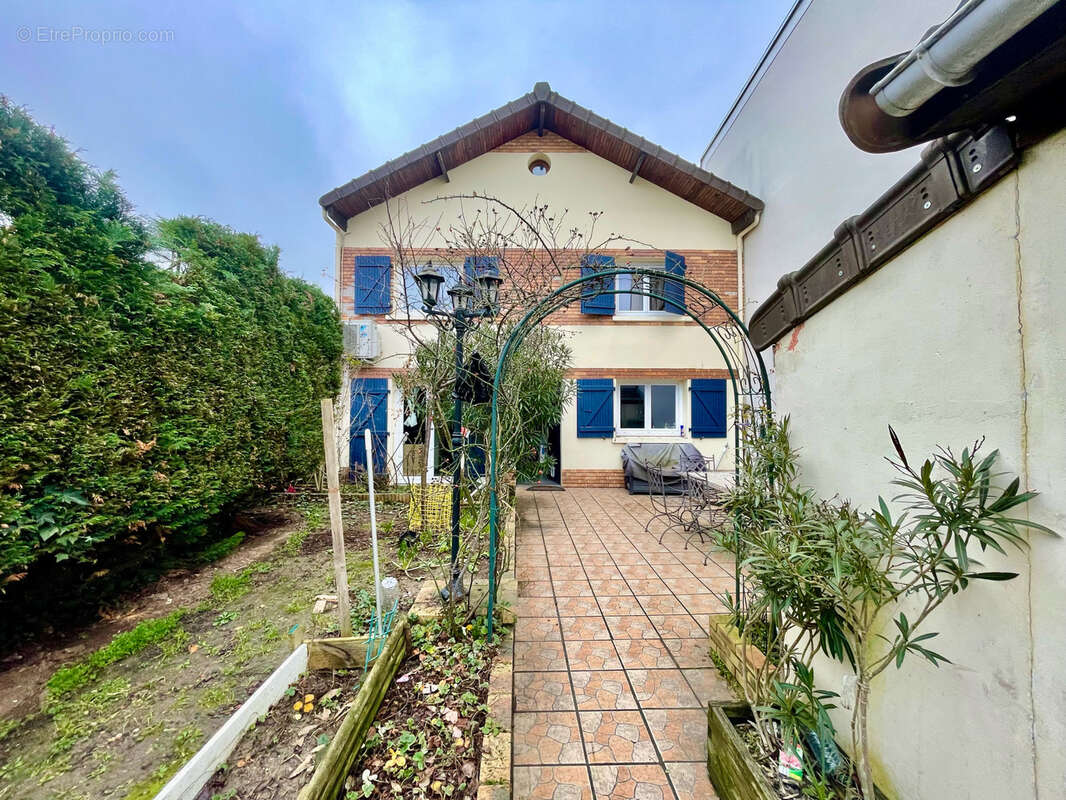 Maison à LE BLANC-MESNIL