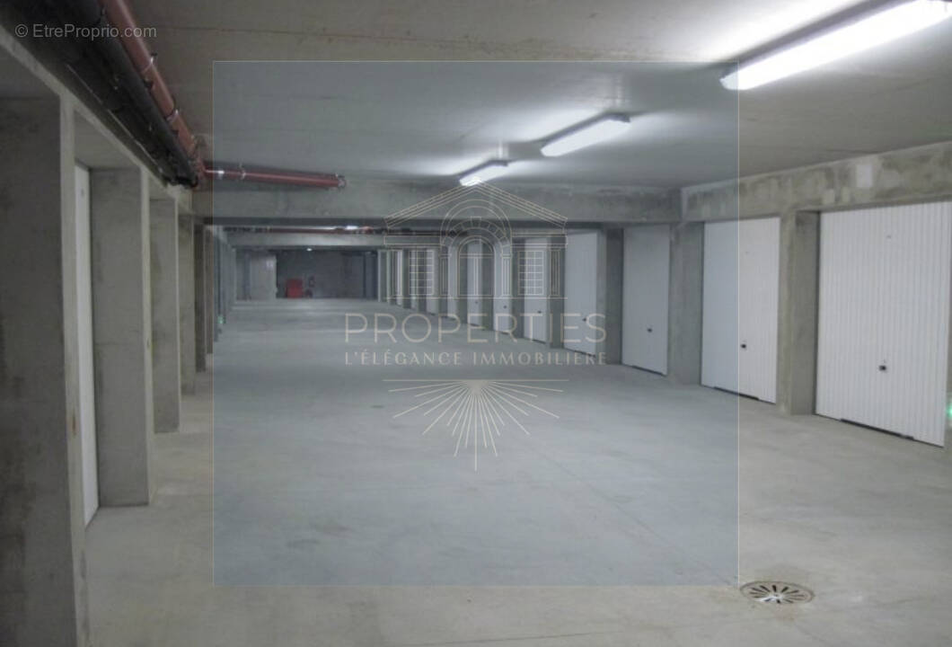 Parking à HYERES