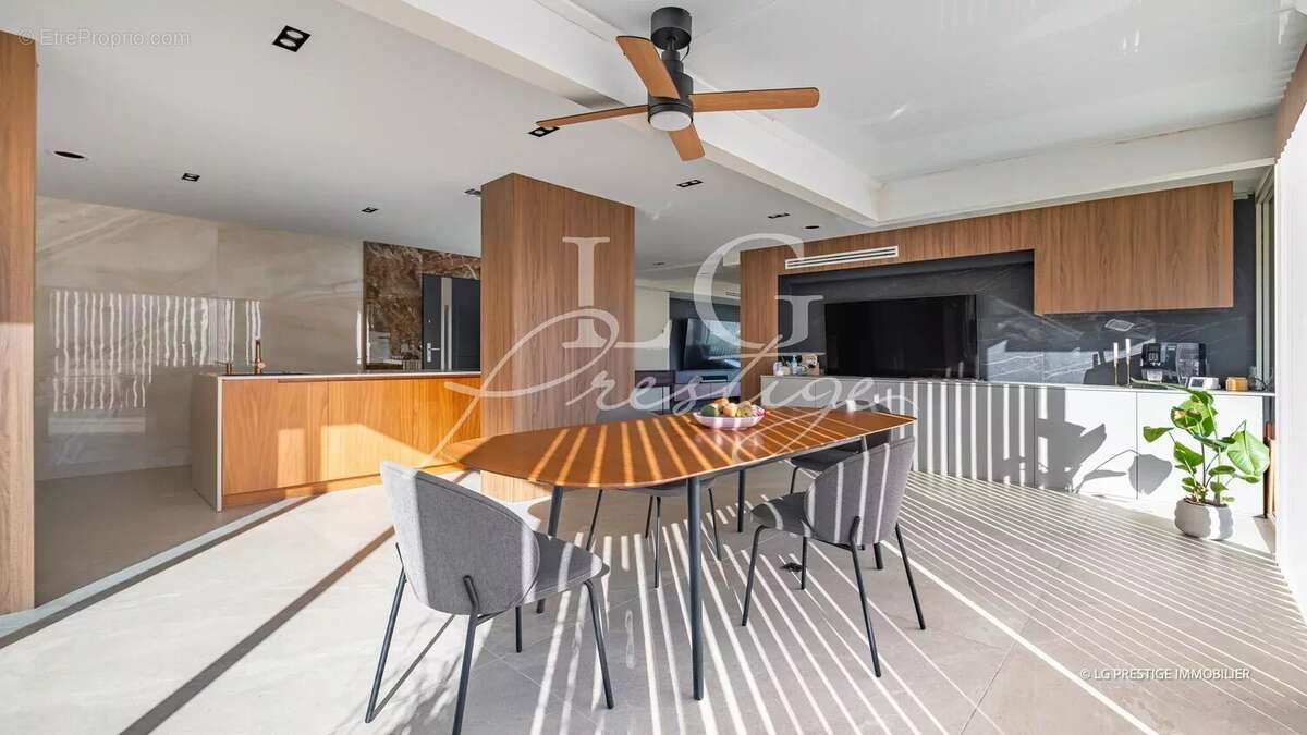 Appartement à MANDELIEU-LA-NAPOULE