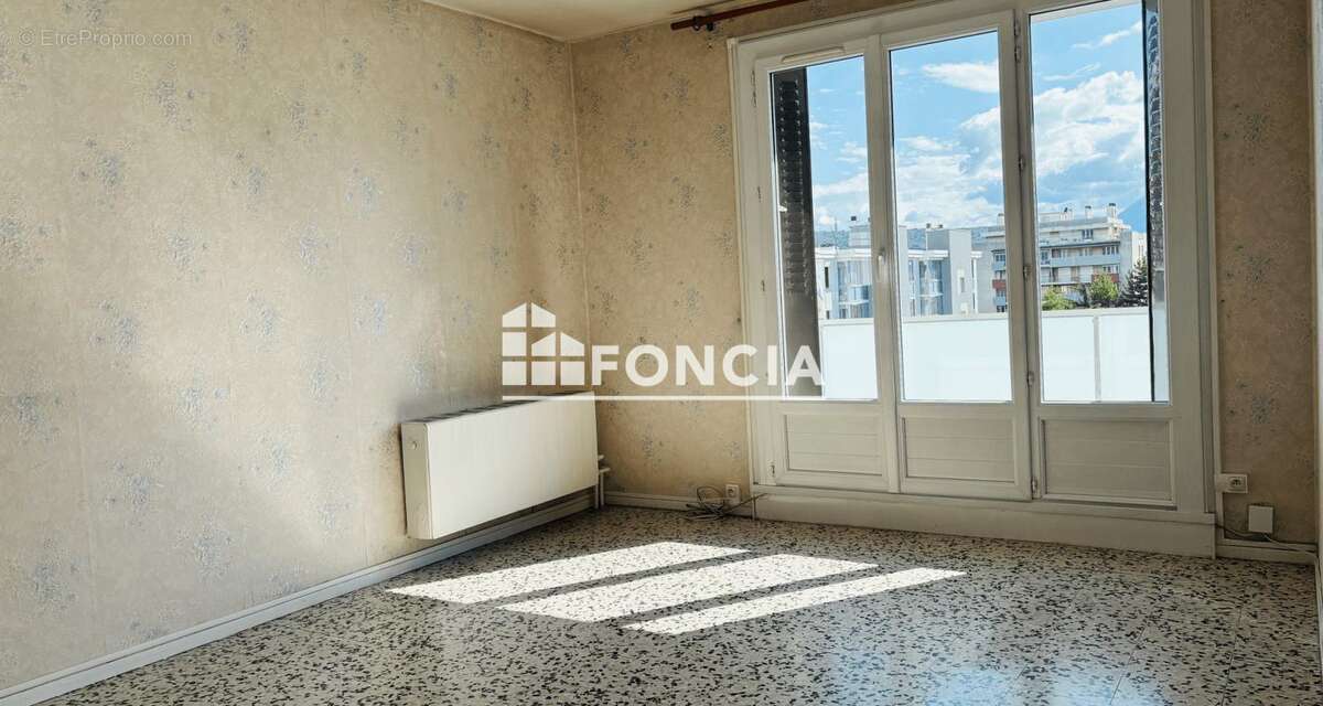 Appartement à SAINT-MARTIN-D'HERES