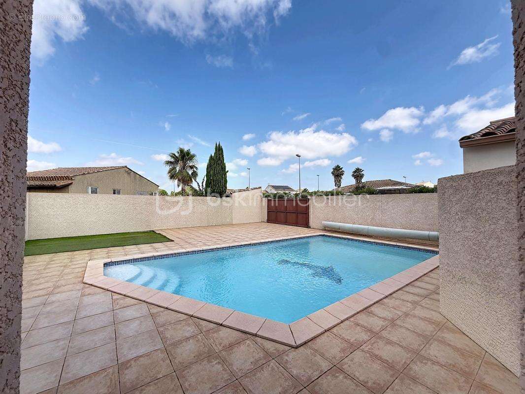 Maison 5 chambres avec piscine - garage - patio - photo 2
