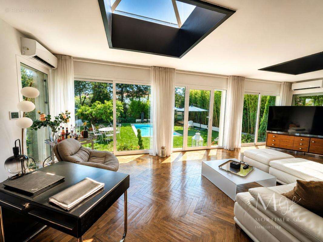 Maison 280 m² à Le Cannet  - photo 13