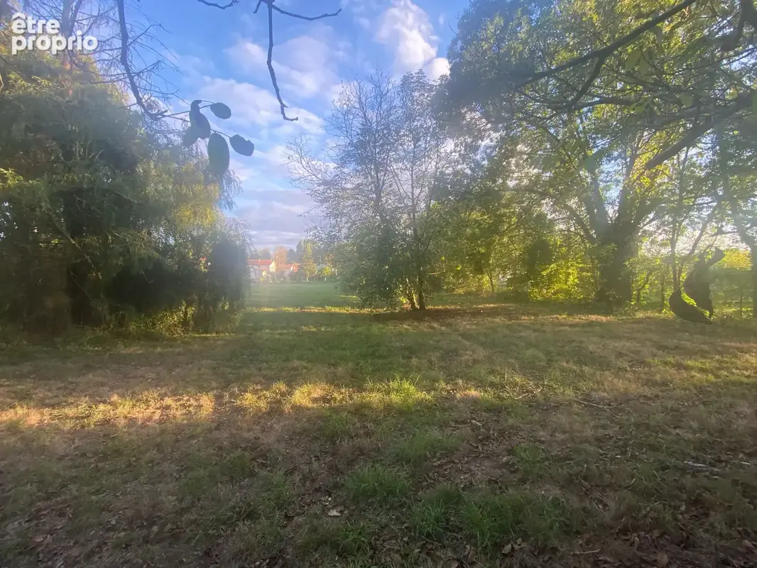 Maison en pierres, 3 chambres, 1 bureau, une salle d'eau, une salle de bain,2 wc. Dépendances. 3 Garages. - photo 12