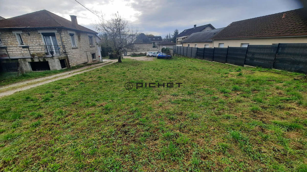 Terrain à MALEMORT-SUR-CORREZE