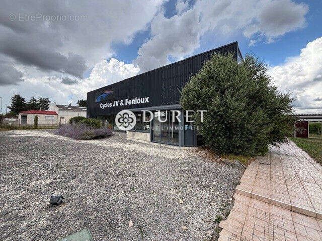 Commerce 865 m² à Lucon  - photo 5