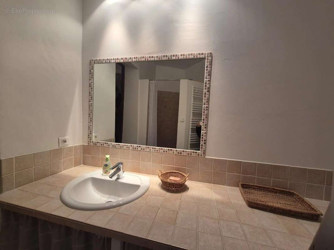 Appartement à COTIGNAC