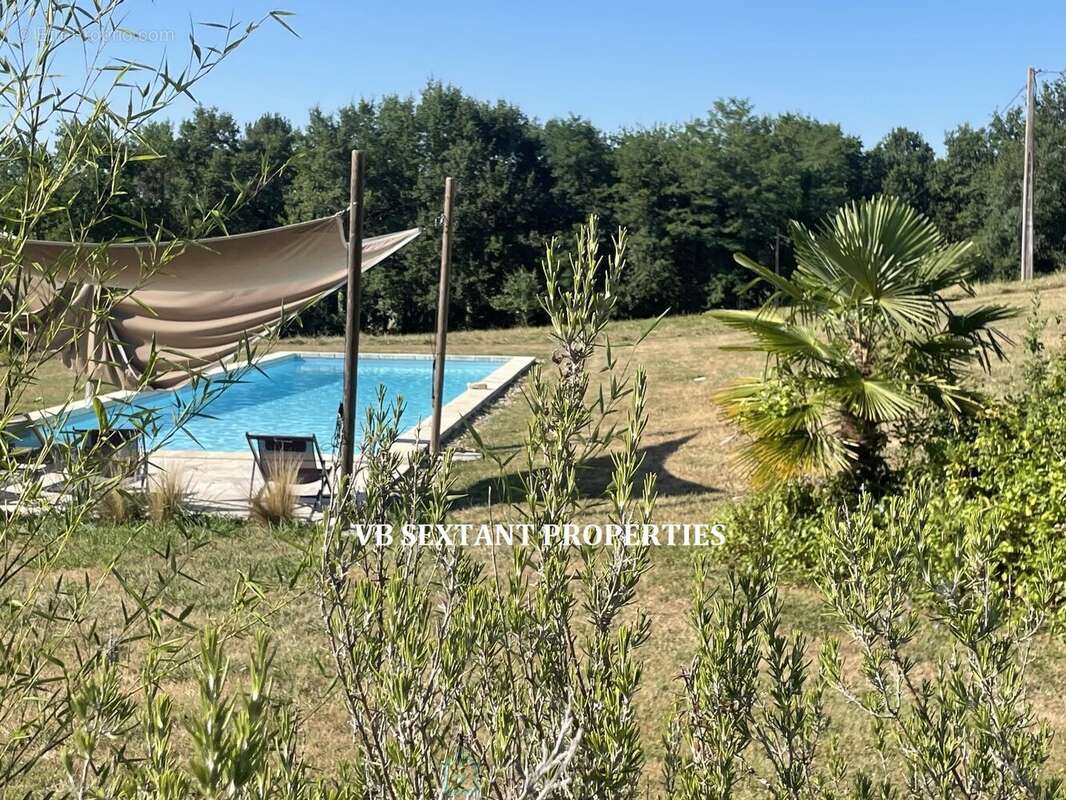 Sud Gironde, Belle maison de campagne rénovée, avec vue panoramique, dépendances  et piscine..11 hectares - photo 15