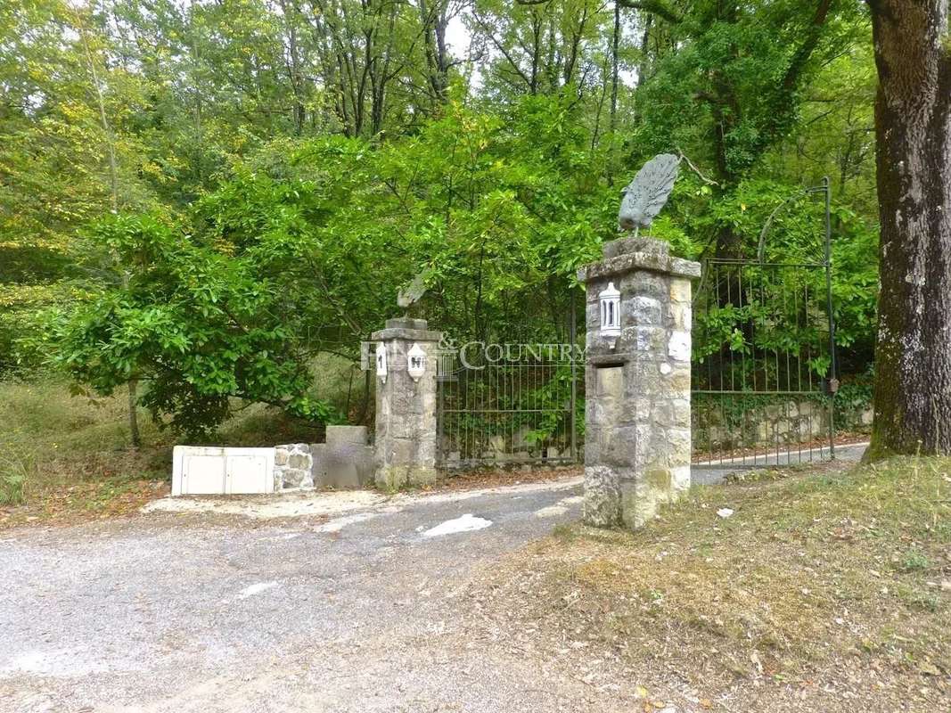 Maison à CHATEAUNEUF-GRASSE