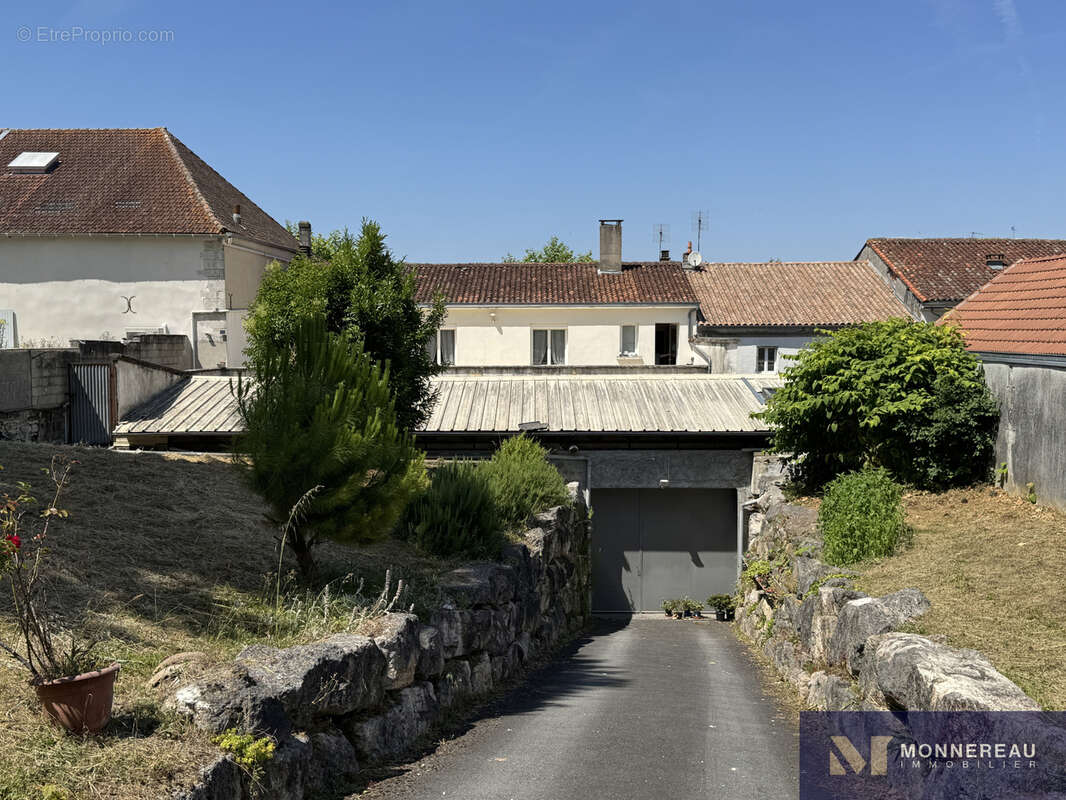 Ensemble immobilier avec local commercial et logement avec jardin - photo 2