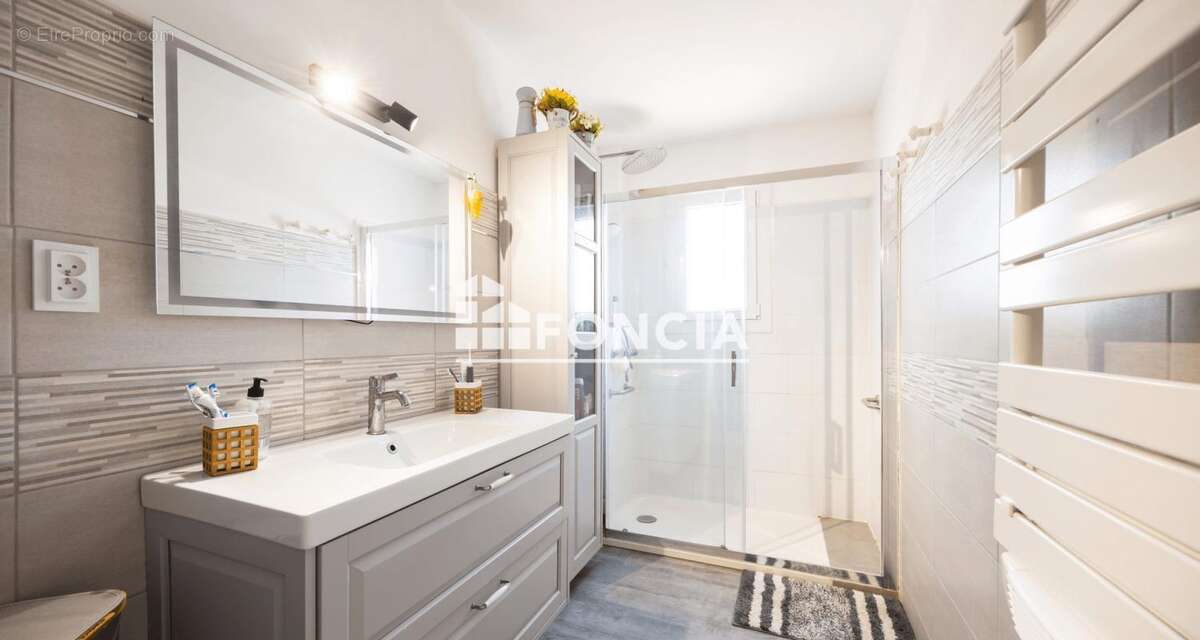 Rare sur la commune – maison rénovée entre mer et village ! - photo 9