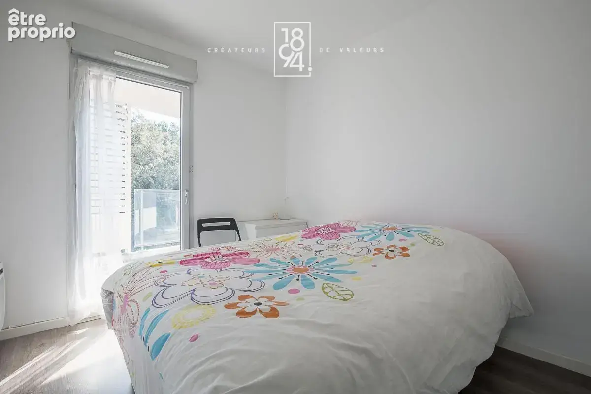 À vendre -T3 lumineux avec terrasse - Marseille 13009 secteur Cabot - photo 8