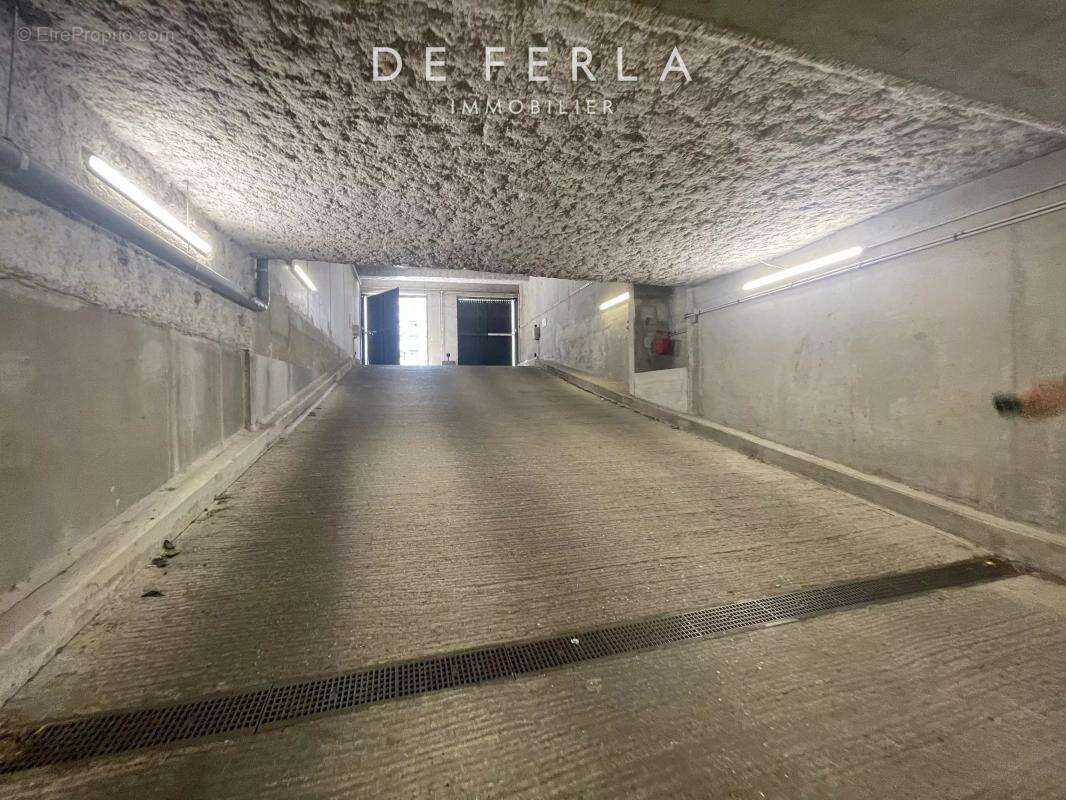 Parking à PARIS-15E