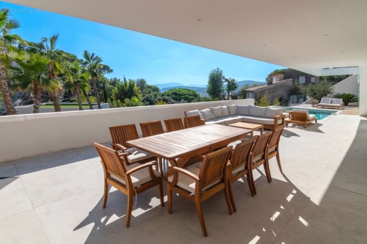 Dpt Var (83), à vendre SAINTE MAXIME maison P6 de 280 m² - Terrain de 1637 m² - photo 2