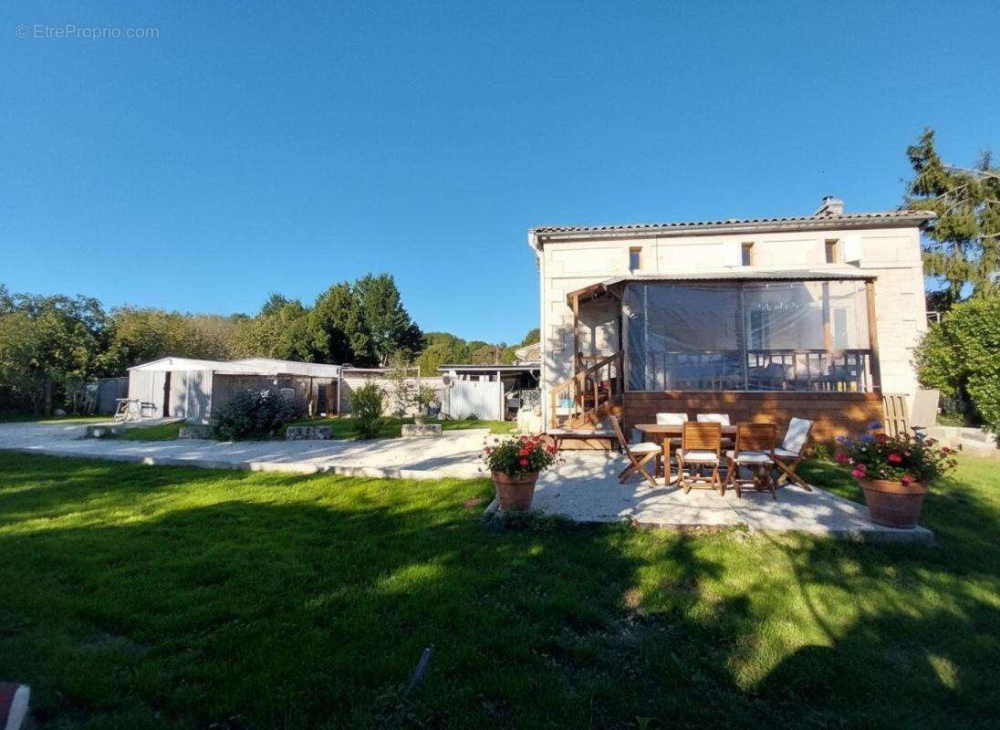 Maison à SAINT-GERMAIN-DE-LUSIGNAN