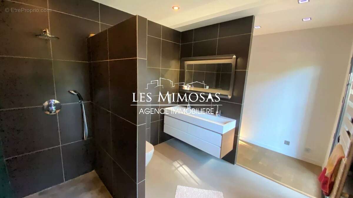 Maison à ROQUEBRUNE-SUR-ARGENS