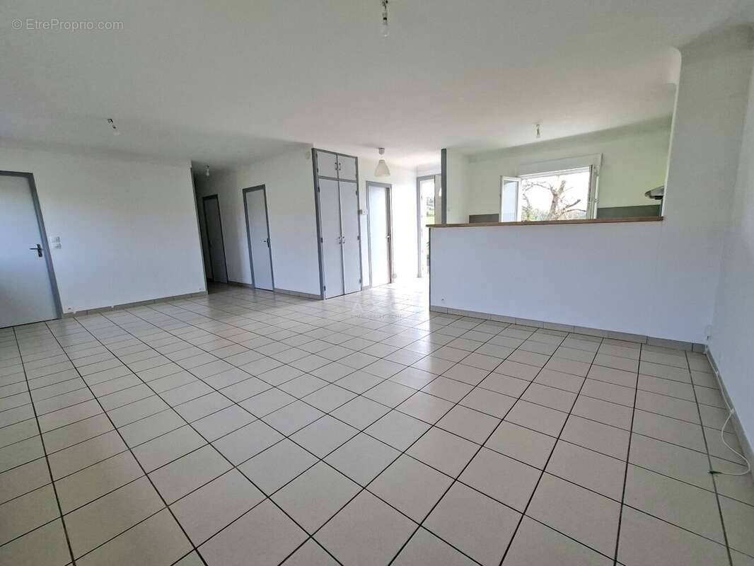 Maison à VARENNES-VAUZELLES