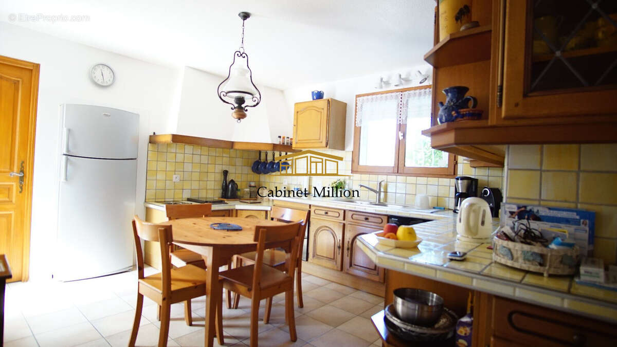 Maison à VIC-LA-GARDIOLE