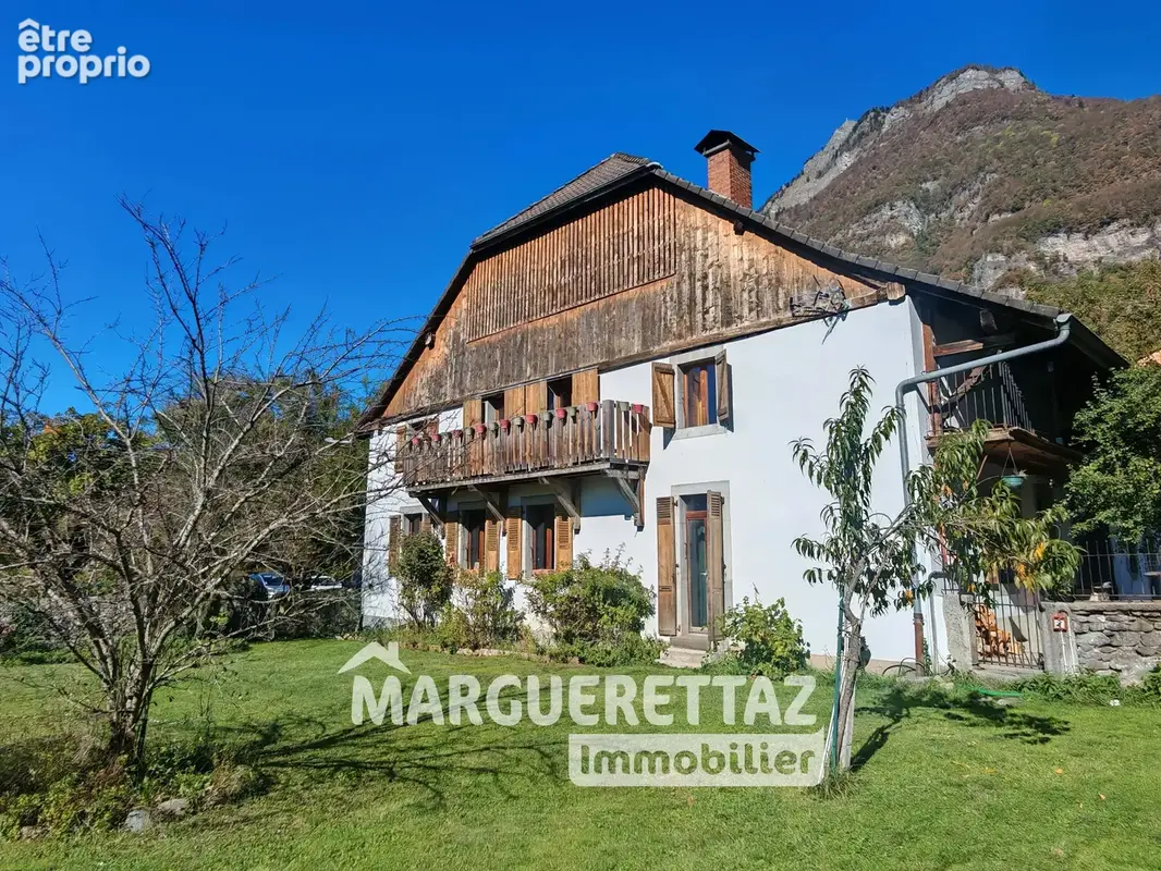 Maison mitoyenne 7 pièces avec jardin – TANINGES - photo 2