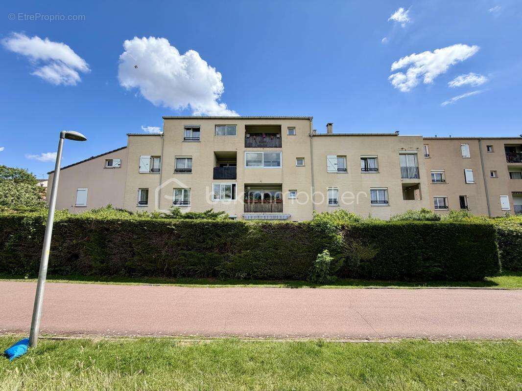 Appartement à COURCOURONNES