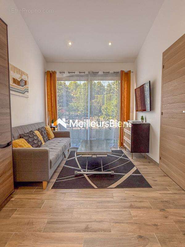 Maison à ROQUEBRUNE-SUR-ARGENS