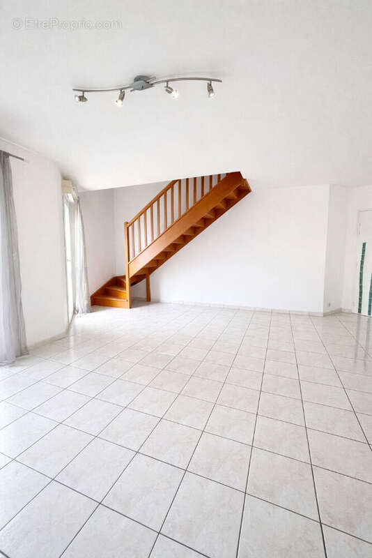 Appartement à LAMORLAYE
