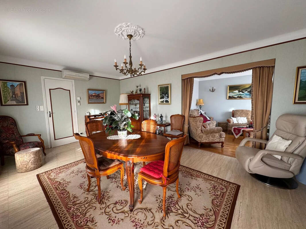 À vendre : Charmant pavillon avec jardin clos et grand garage. - photo 4