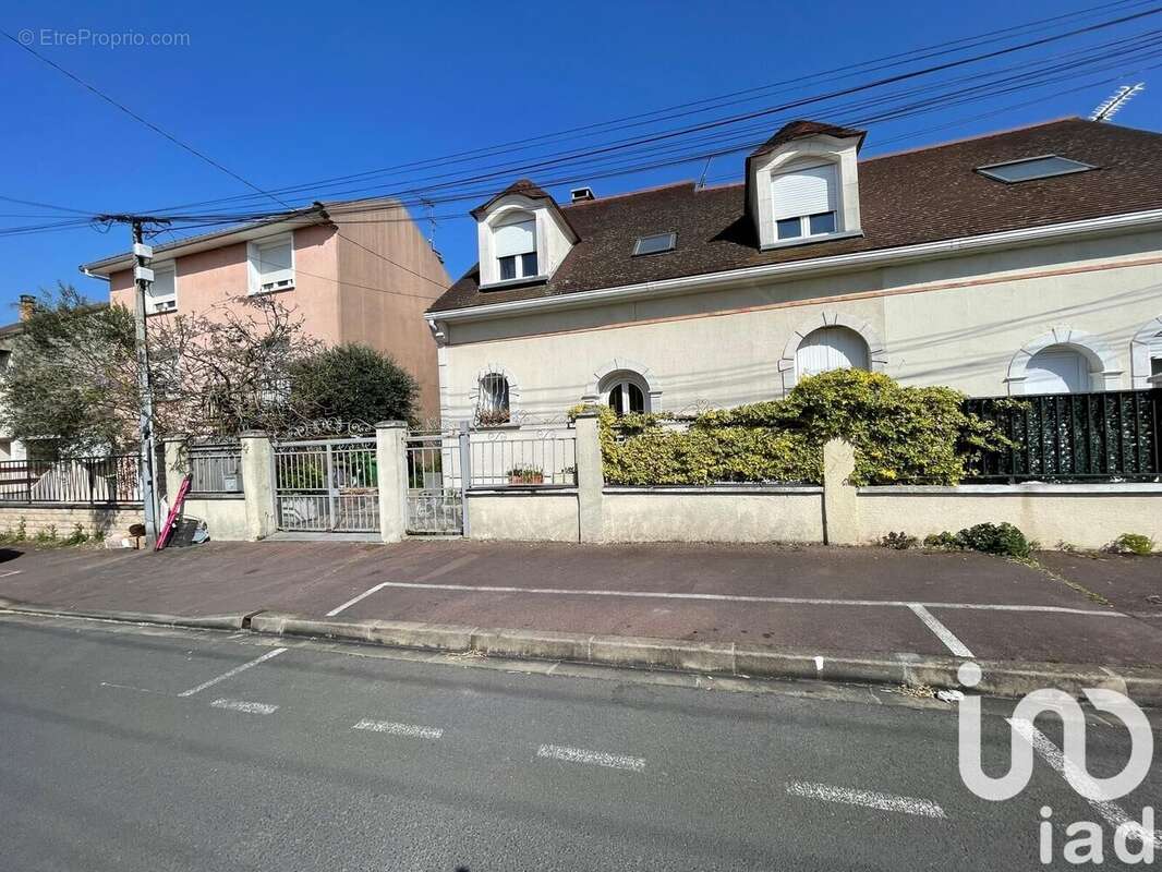 Photo 2 - Maison à TREMBLAY-EN-FRANCE
