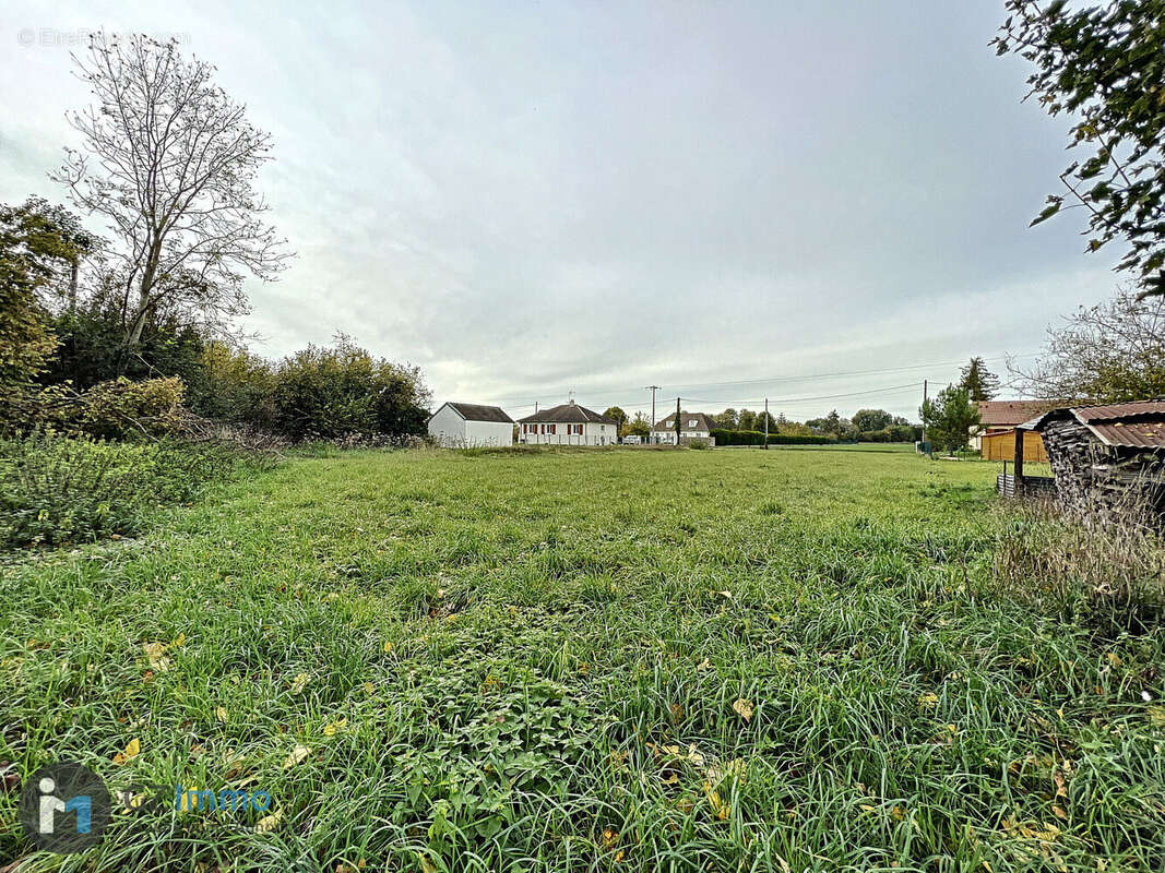 Photo 2 - Terrain à SAINT-MESMIN