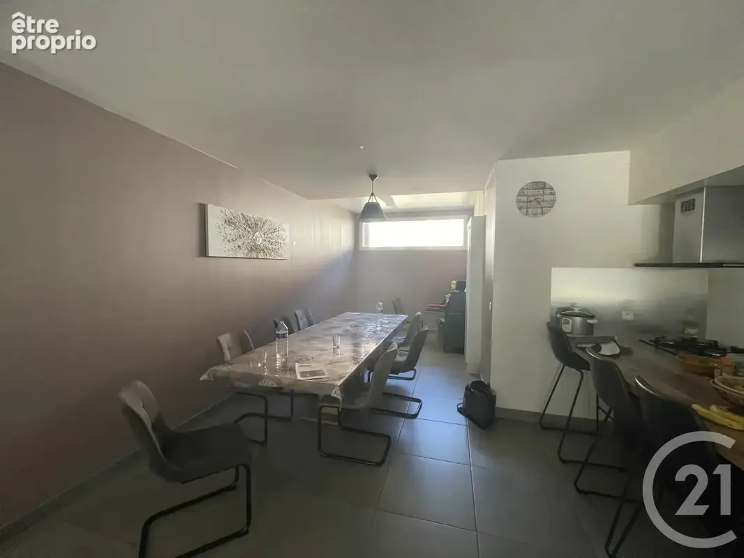 Maison 9 pièces 257 m² à vendre à Les Eglisottes-Et-Chalaures (33230) - photo 3
