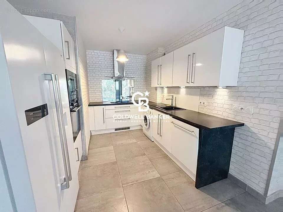 Valescure T2 dans résidence de standing avec piscine - photo 2
