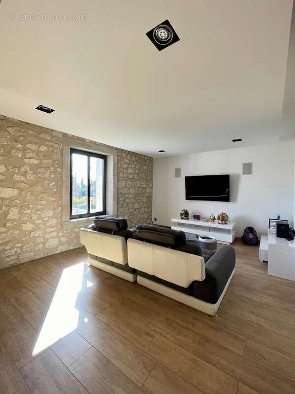 Maison à L&#039;ISLE-SUR-LA-SORGUE