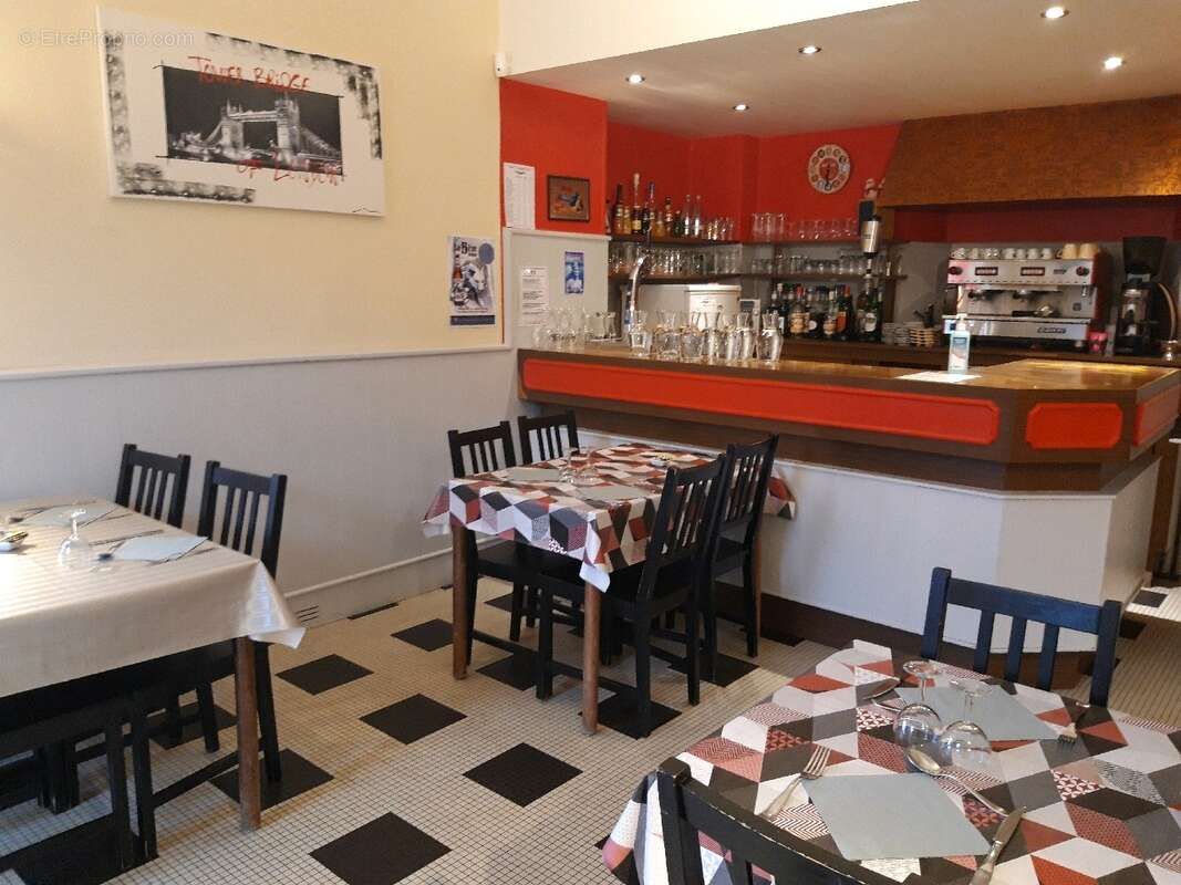 Commerce à AMBRIERES-LES-VALLEES