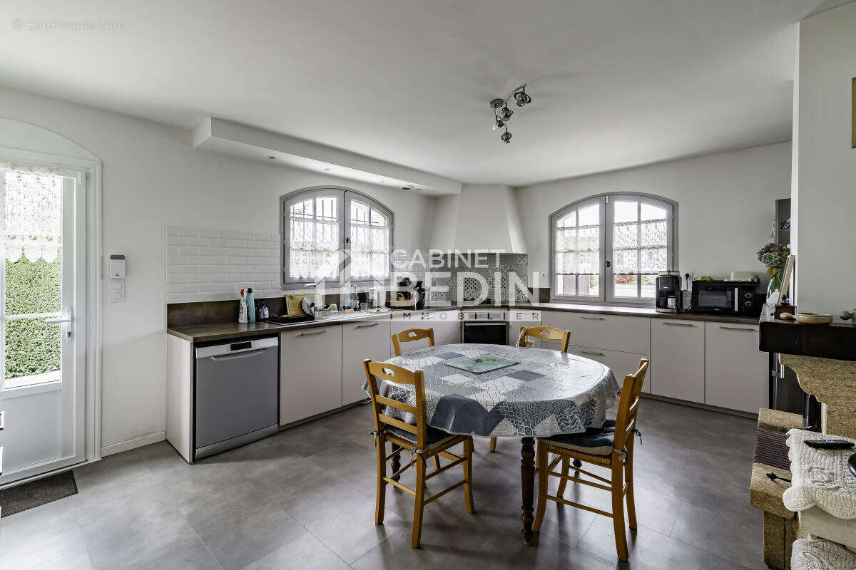 Maison à SAINT-CAPRAIS-DE-BORDEAUX