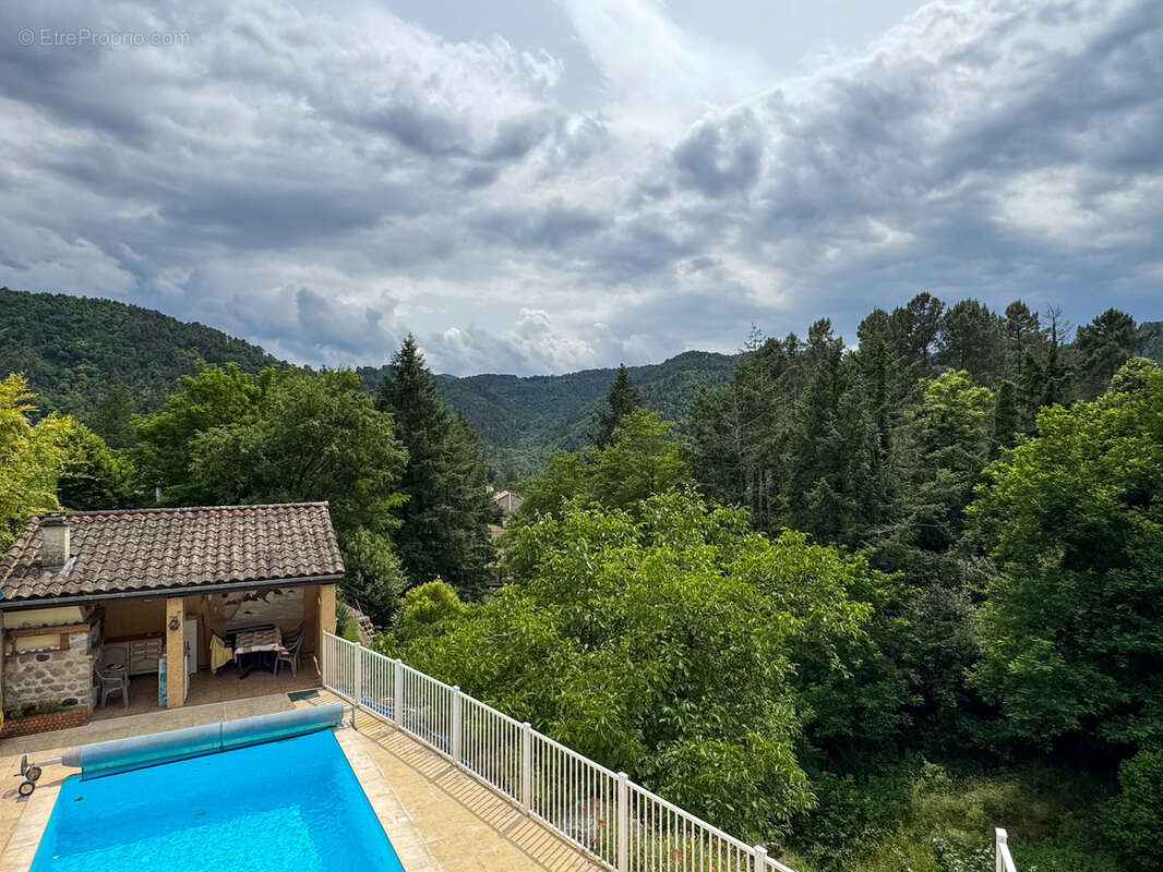 Maison à LES OLLIERES-SUR-EYRIEUX