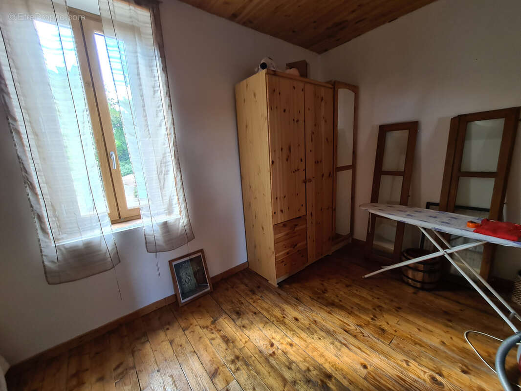VASTE MAISON rénovée avec terrains et dépendances - photo 11
