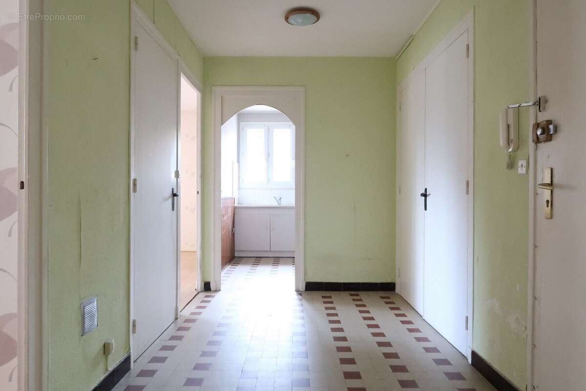 Appartement à LE CHAMBON-FEUGEROLLES