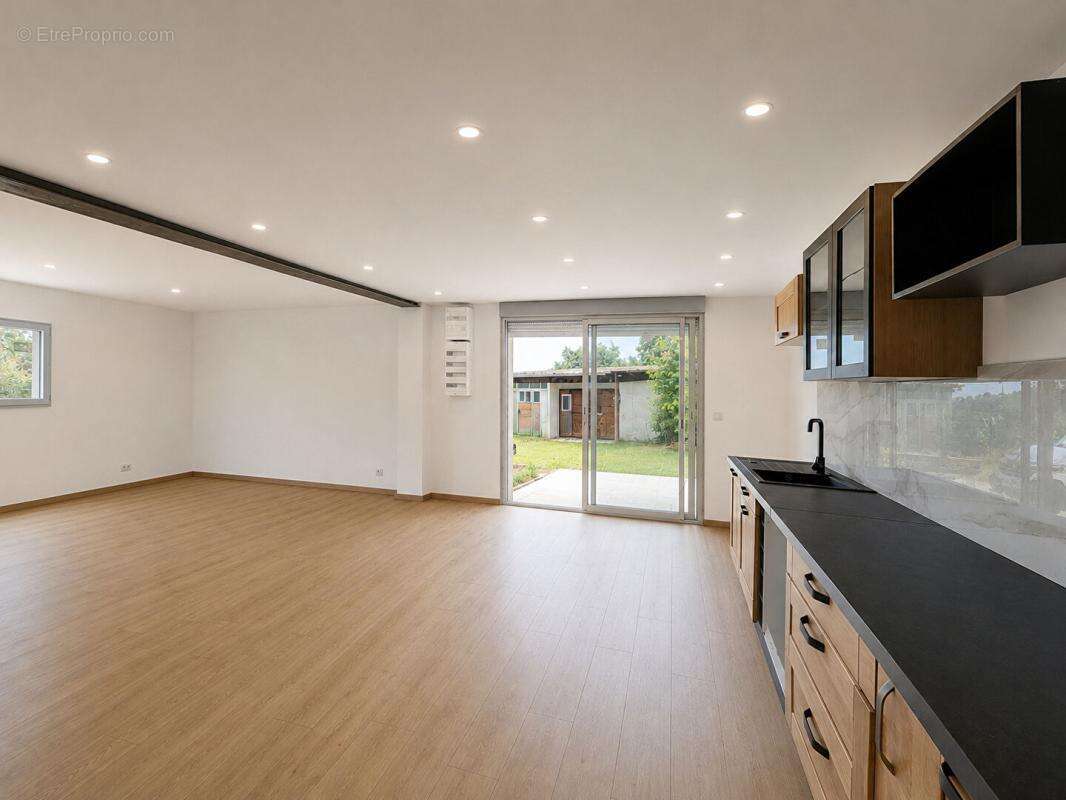 Villa 195 m² - 5 chambres - Terrain 5 267 m² - photo 11