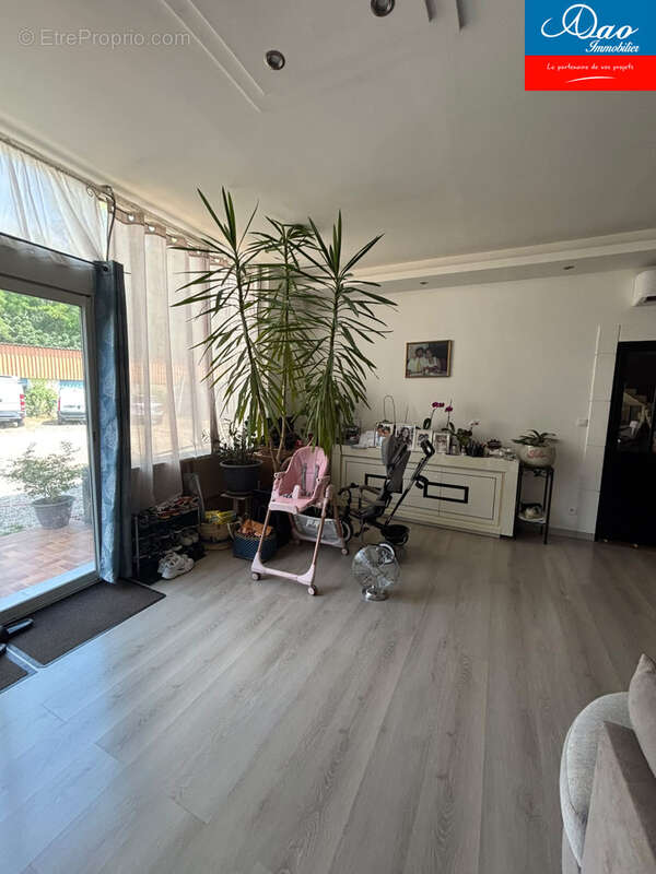 Troyes - Maison type 5 avec deux ateliers pour activité professionnelle - photo 2