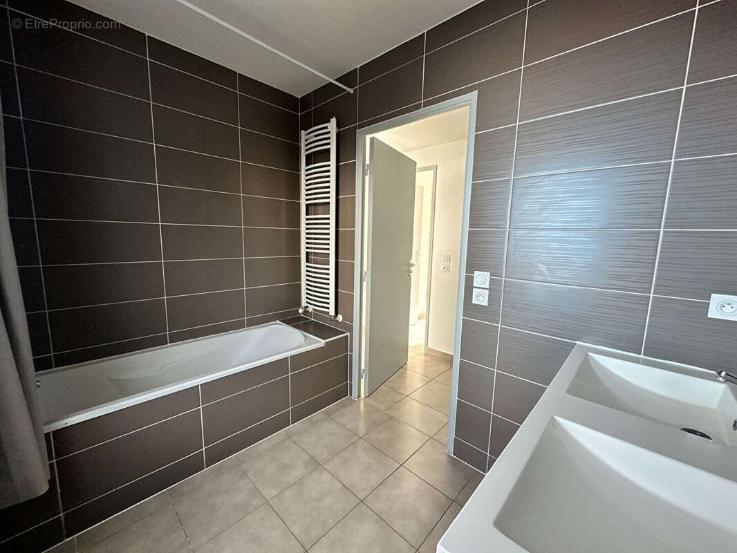 Appartement à VILLE-LA-GRAND