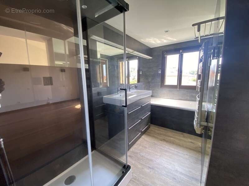 Dpt Pyrénées Orientales (66), à vendre proche LE SOLER Maison 5 pièces 169 m² garage, cour, jacuzzi - photo 8