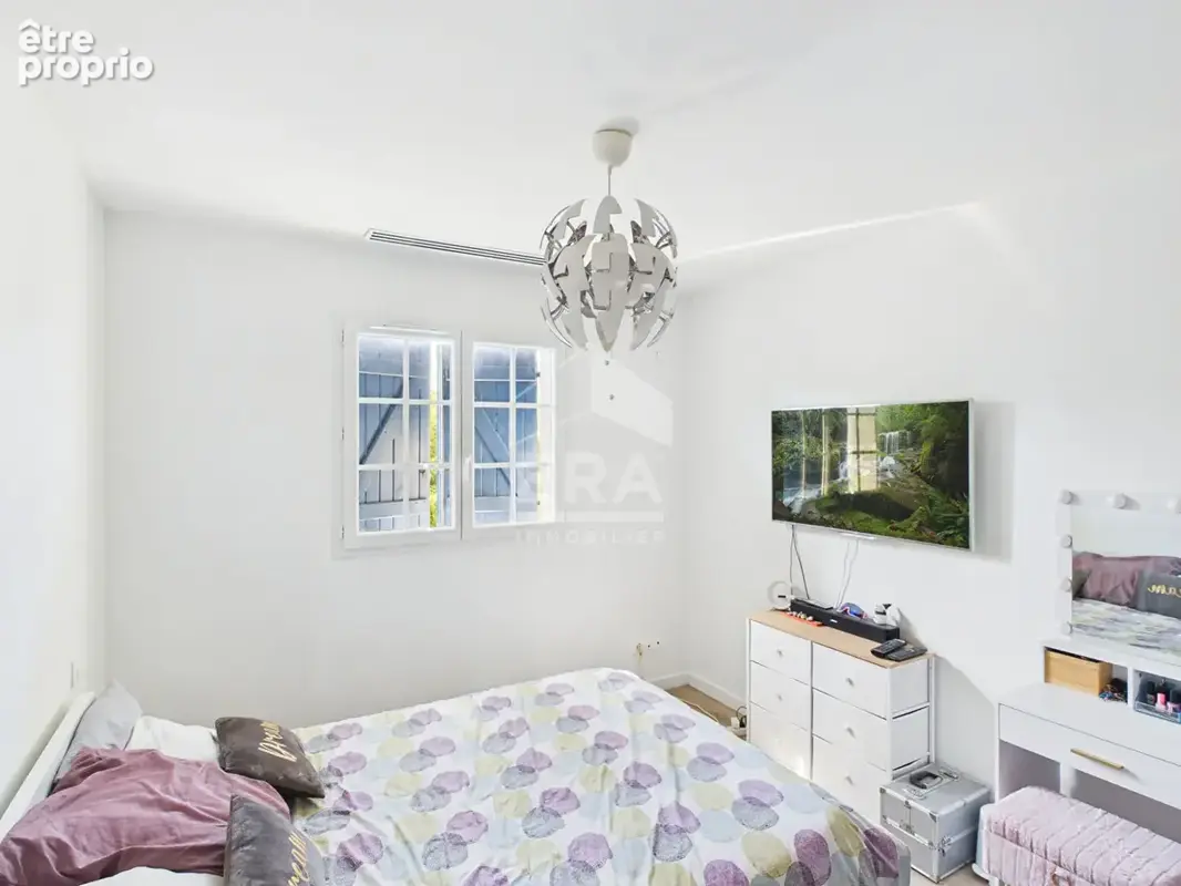 Cambo-Les-Bains - Vente Maison - grand sous-sol et piscine - photo 9
